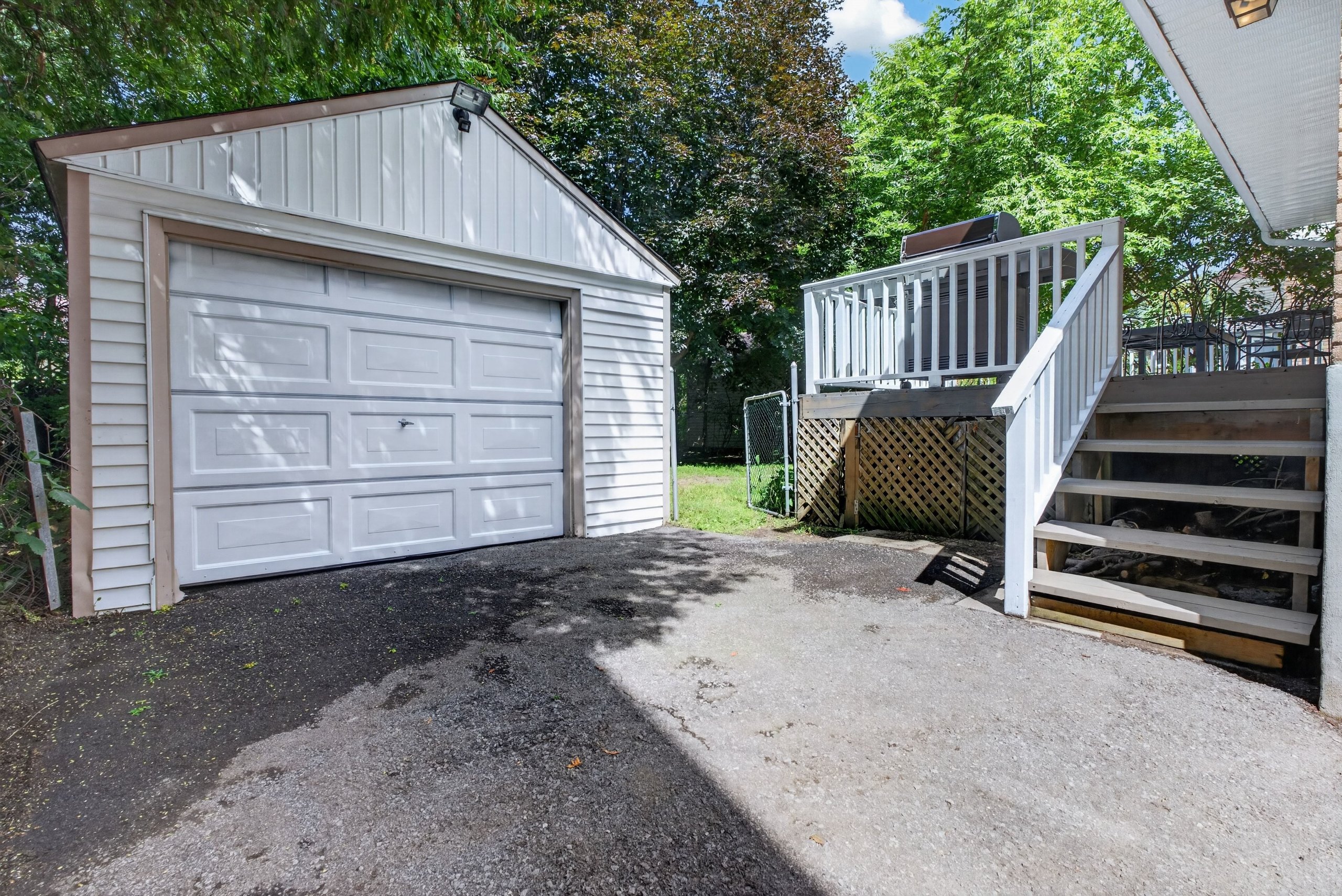 Detached garage